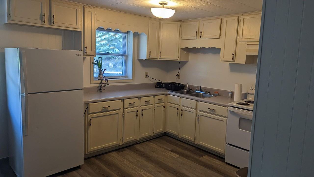 107 Magnolia St - Photo 4 of 20