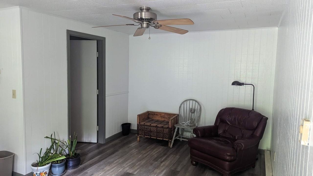 107 Magnolia St - Photo 5 of 20