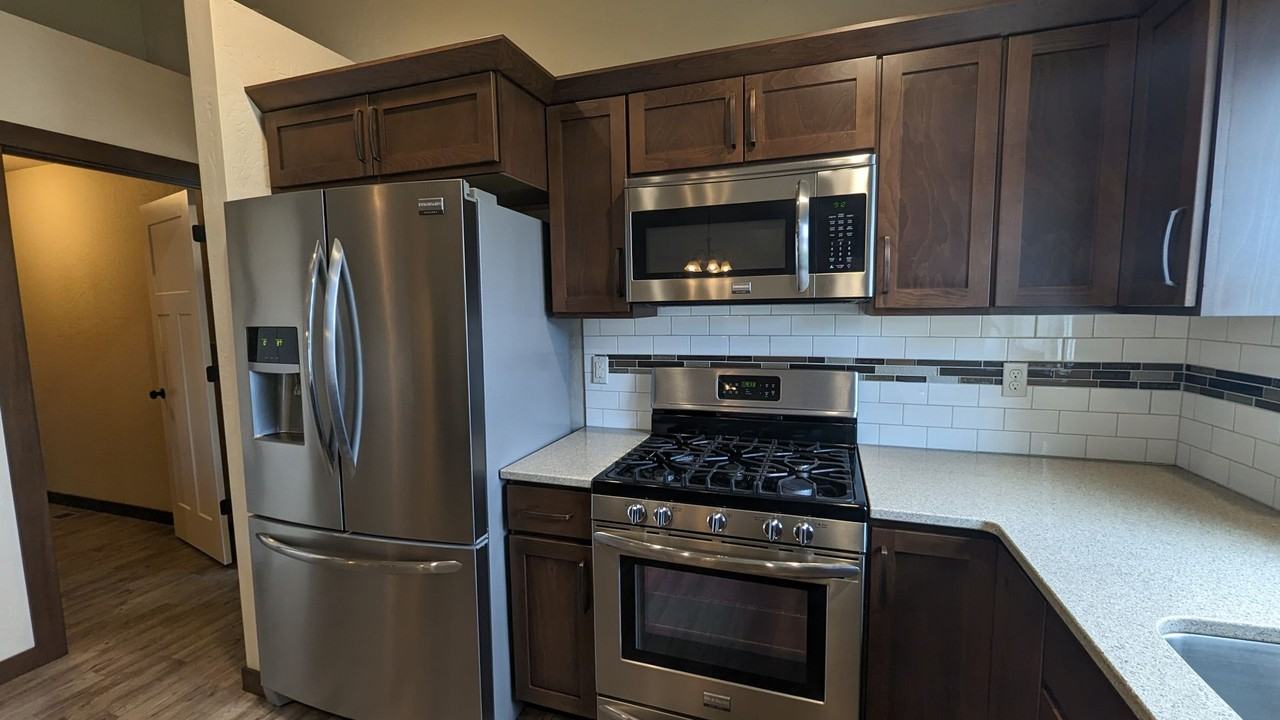 2537 N Lehigh Ct - Photo 4 of 24