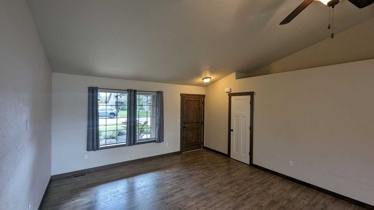 2537 N Lehigh Ct - Photo 5 of 24