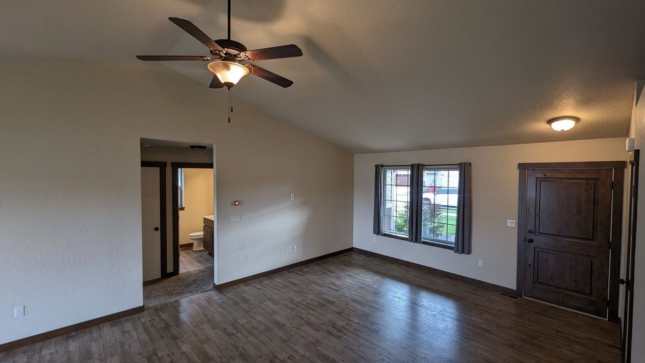 2537 N Lehigh Ct - Photo 6 of 24