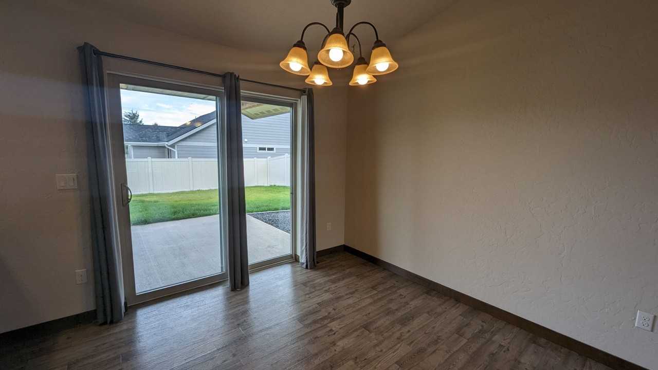 2537 N Lehigh Ct - Photo 7 of 24