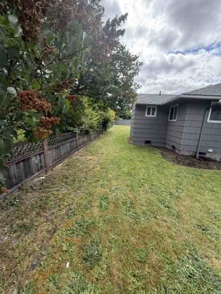 512 S Yew St - Photo 5 of 15
