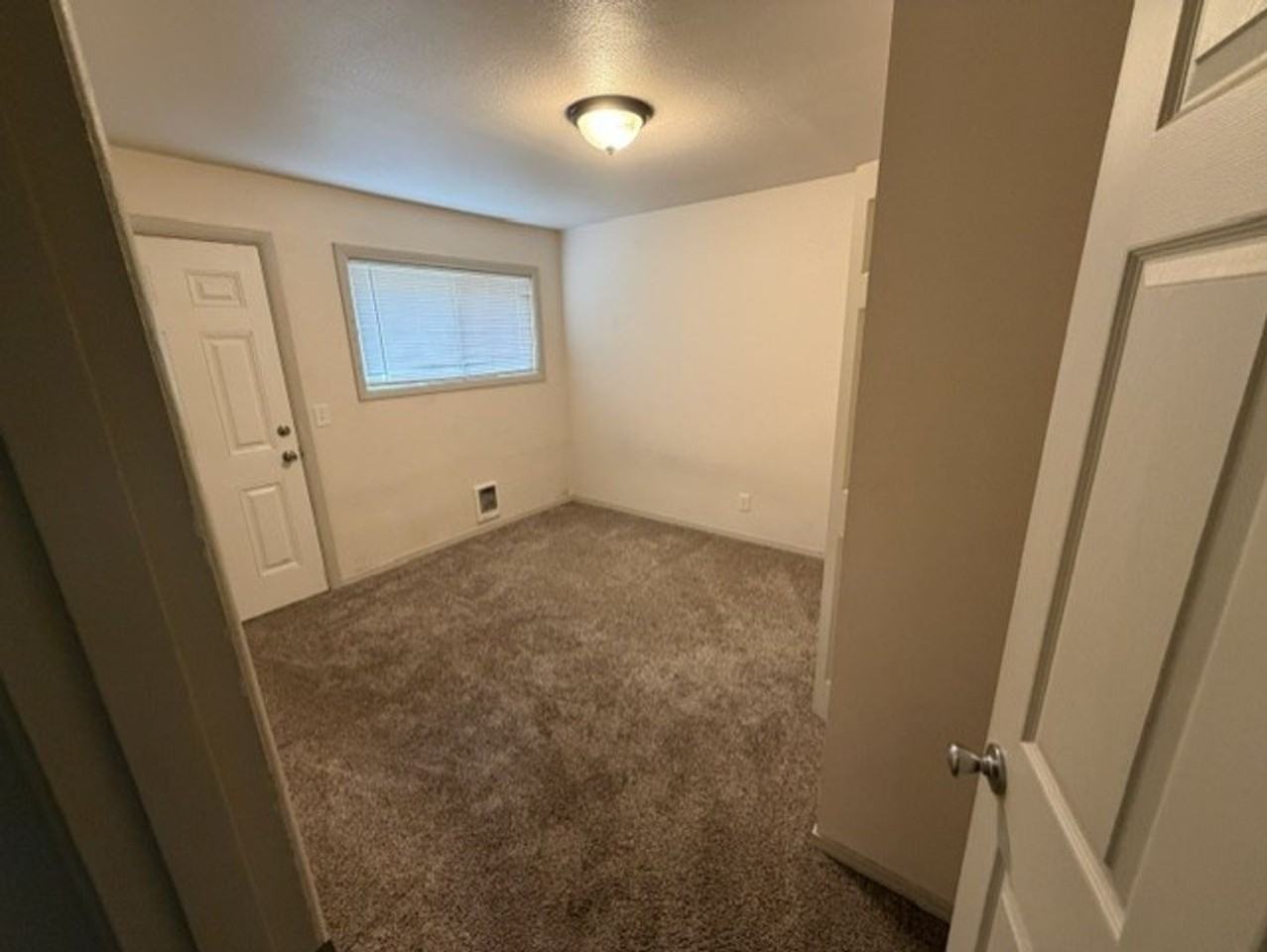 512 S Yew St - Photo 7 of 15