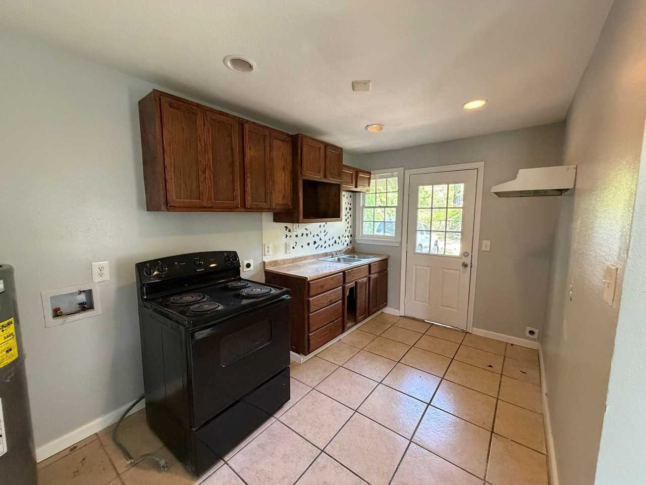 126 E Olive St - Photo 7 of 13