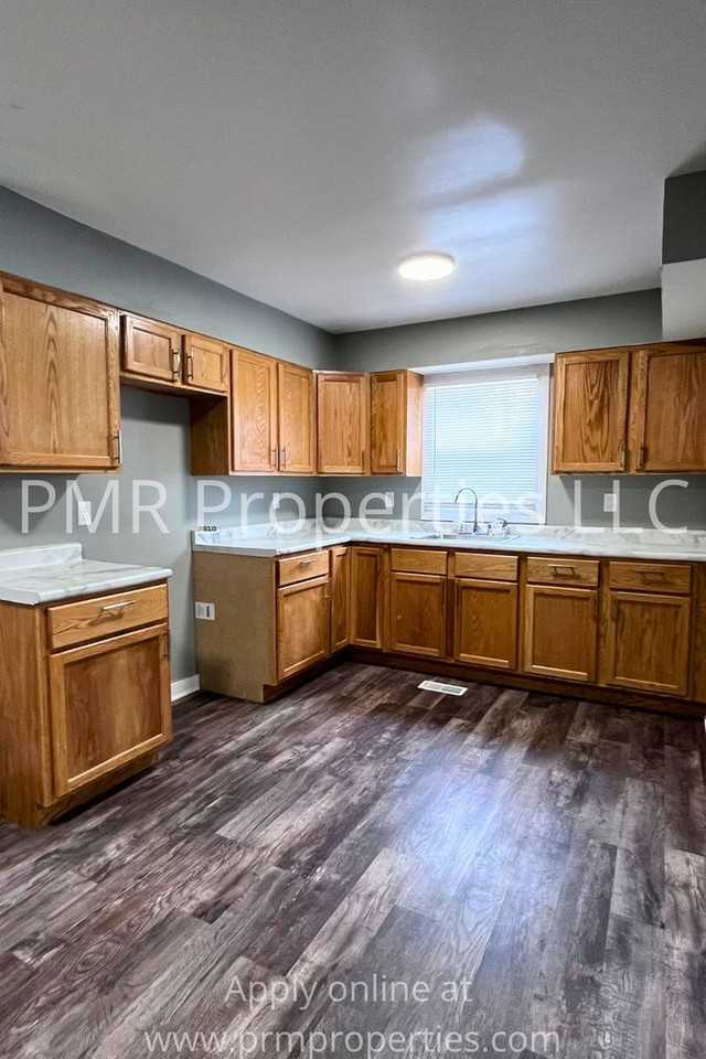 905 Logan St - Photo 2 of 19