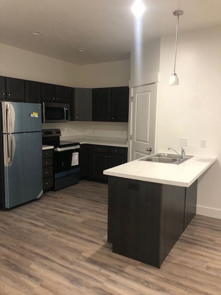 402 W 100 S #30 - Photo 3 of 8