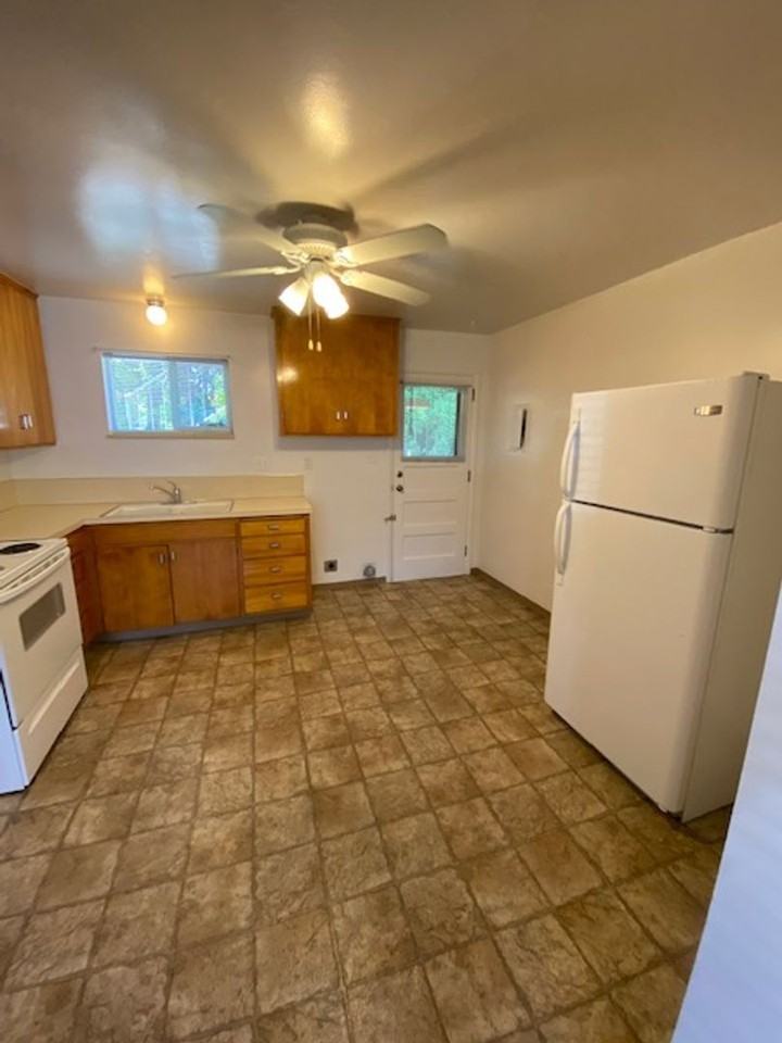 525 Brookside Pl #1 - Photo 4 of 7