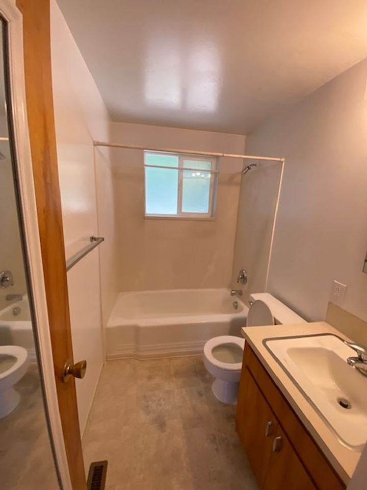 525 Brookside Pl #1 - Photo 5 of 7