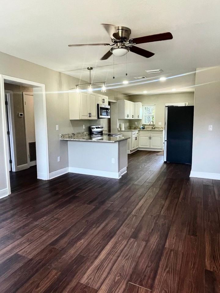 1206 N Oregon Ave - Photo 2 of 15