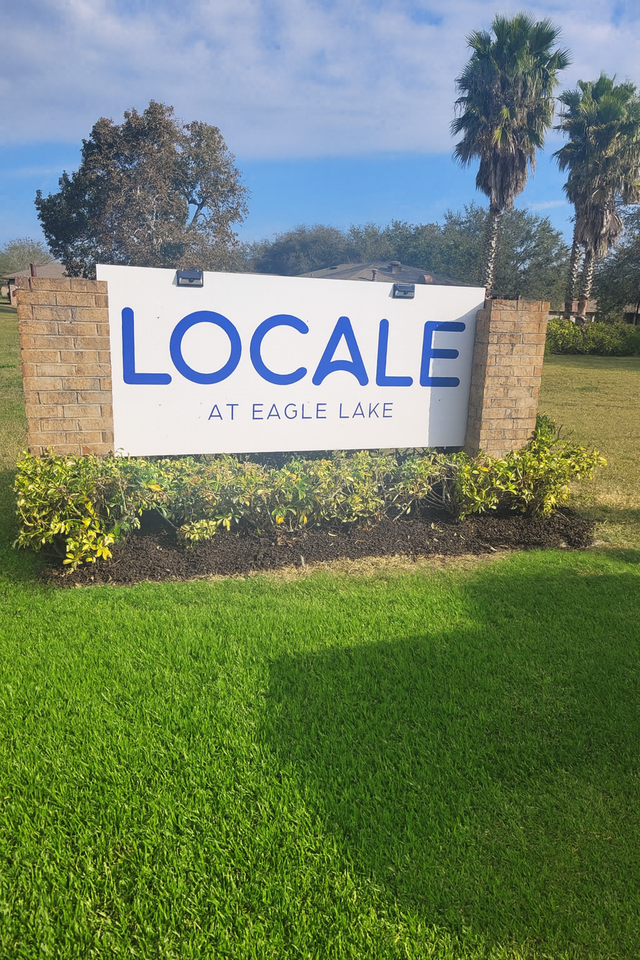 Locale at Eagle Lake - Photo 5 of 10