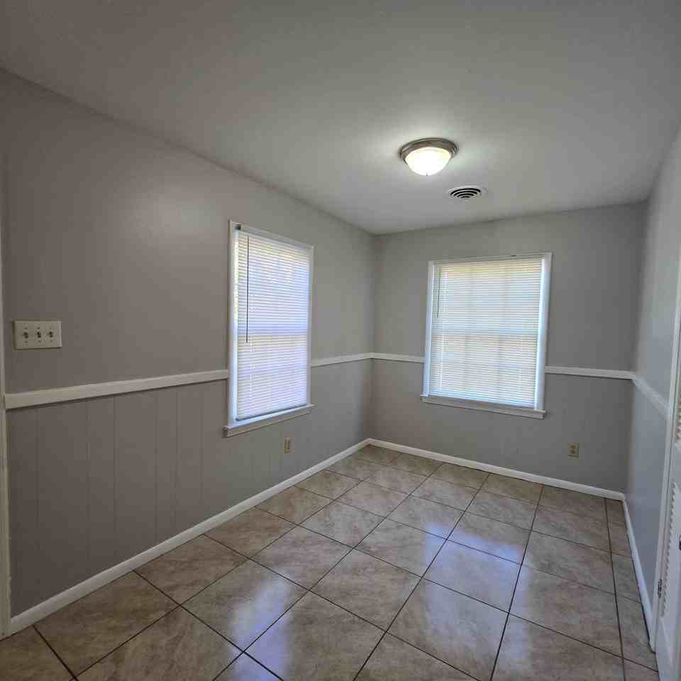 344 E Shelby Dr - Photo 4 of 11