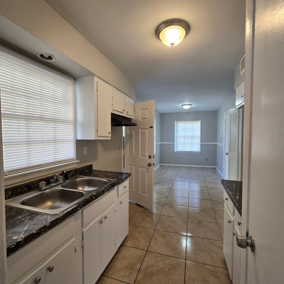 344 E Shelby Dr - Photo 6 of 11