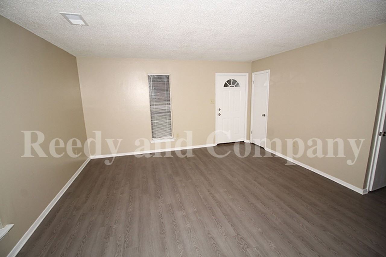 8401 Old Forge Rd - Photo 6 of 17