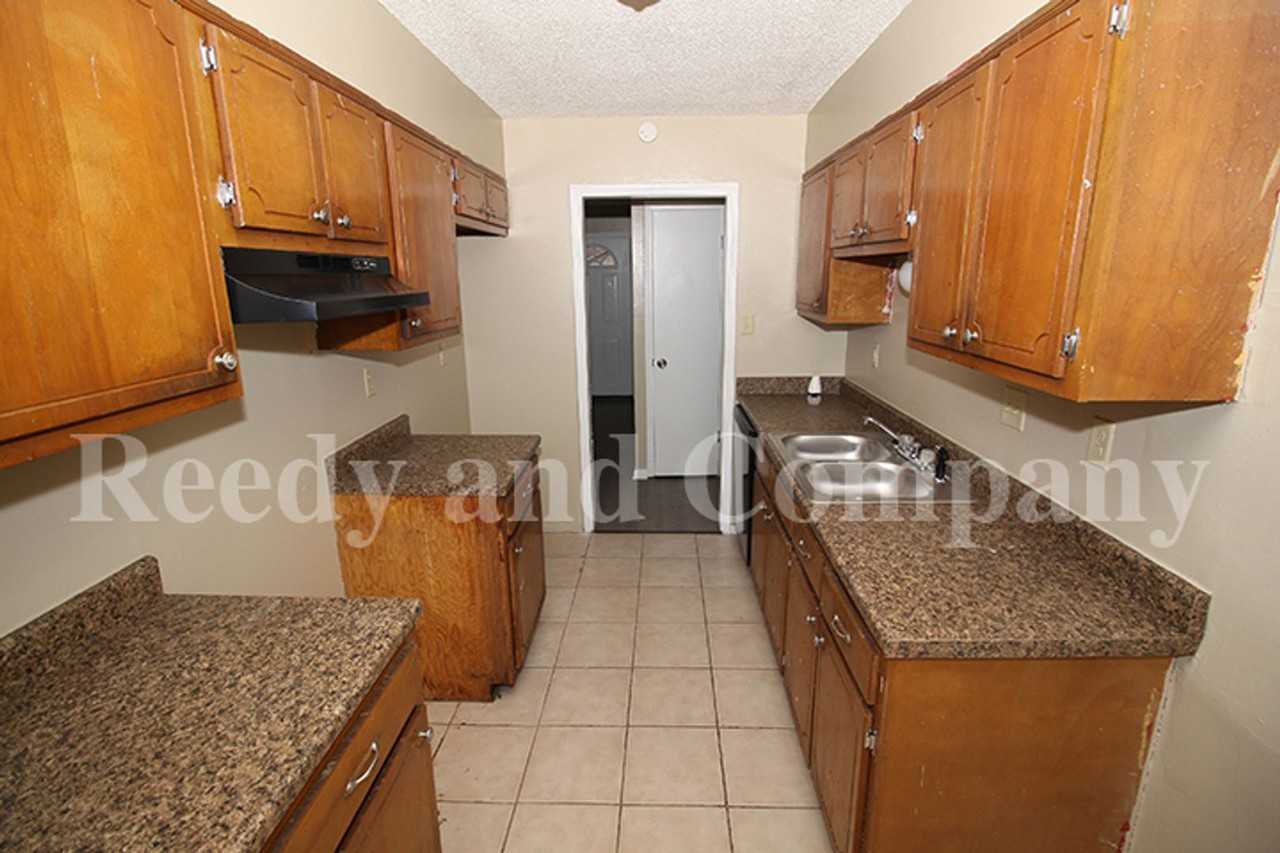 8401 Old Forge Rd - Photo 7 of 17