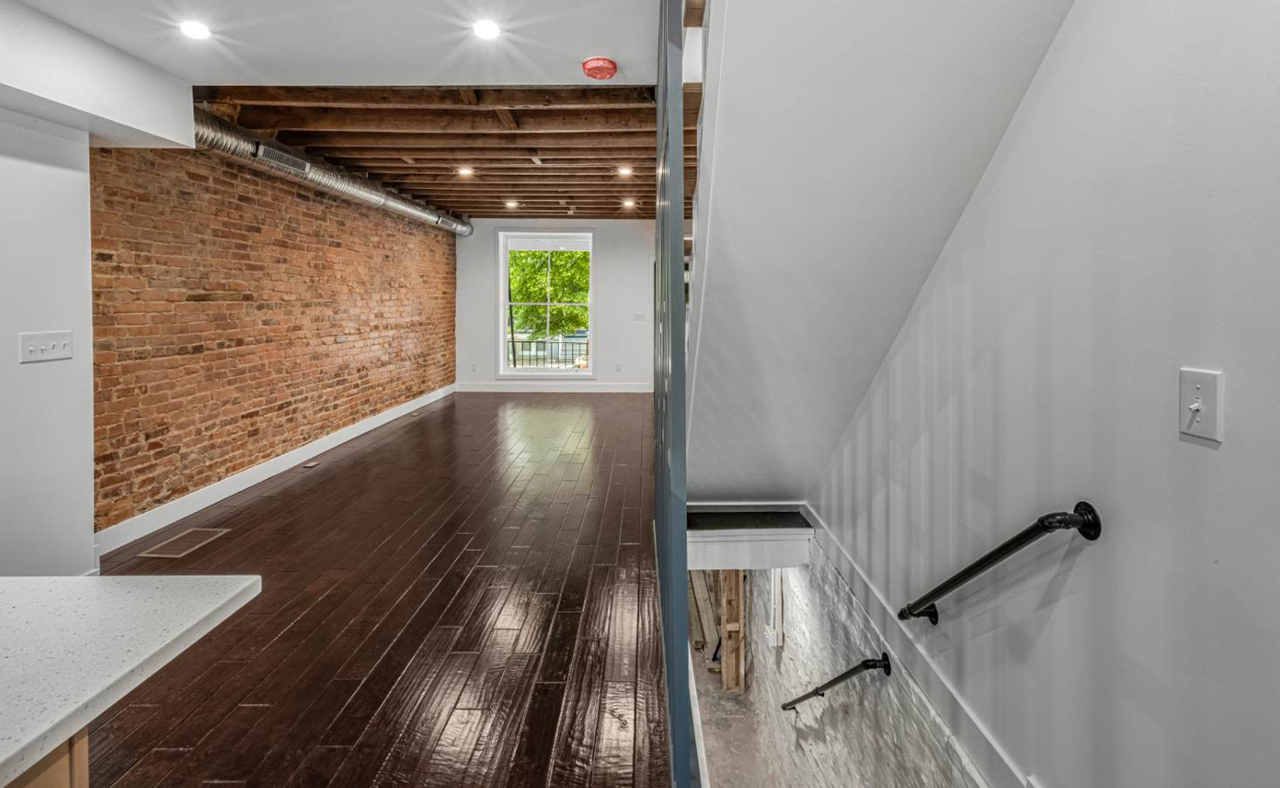 325 W Lorraine Ave - Photo 4 of 18