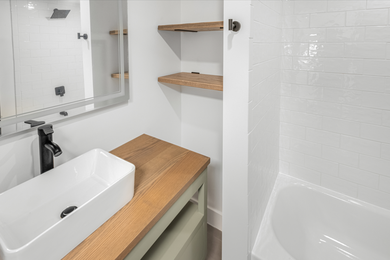 325 W Lorraine Ave - Photo 5 of 18