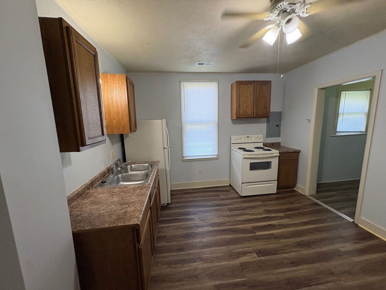 2054 N Rogers Ave - Photo 4 of 12