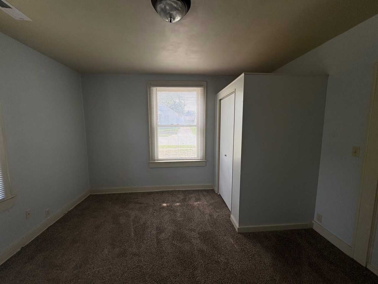 2054 N Rogers Ave - Photo 6 of 12