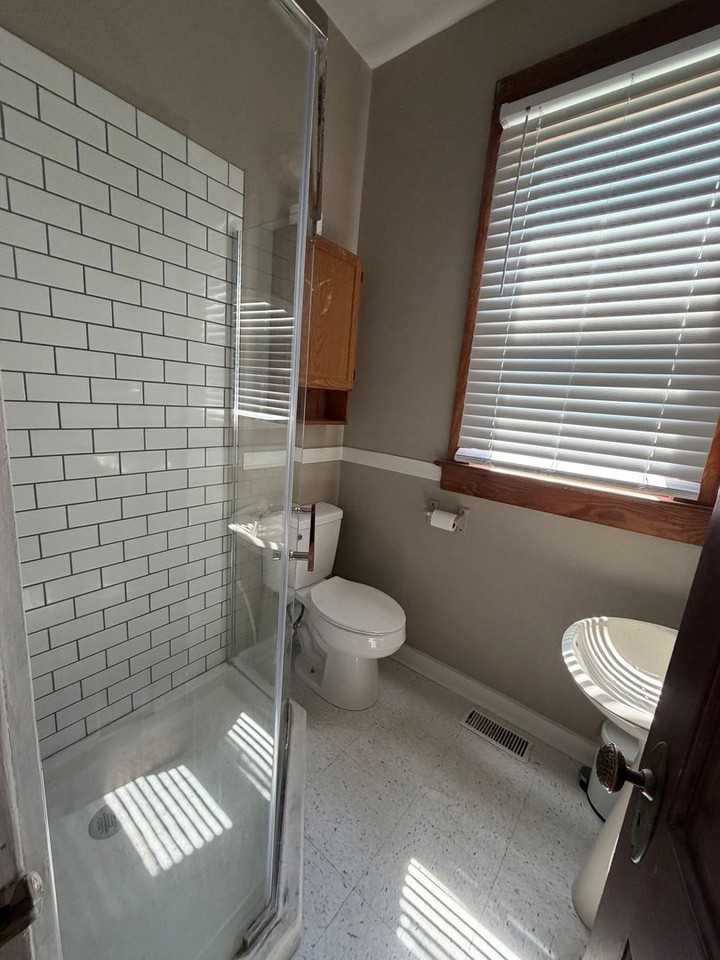 1125 W Jefferson Blvd - Photo 4 of 10