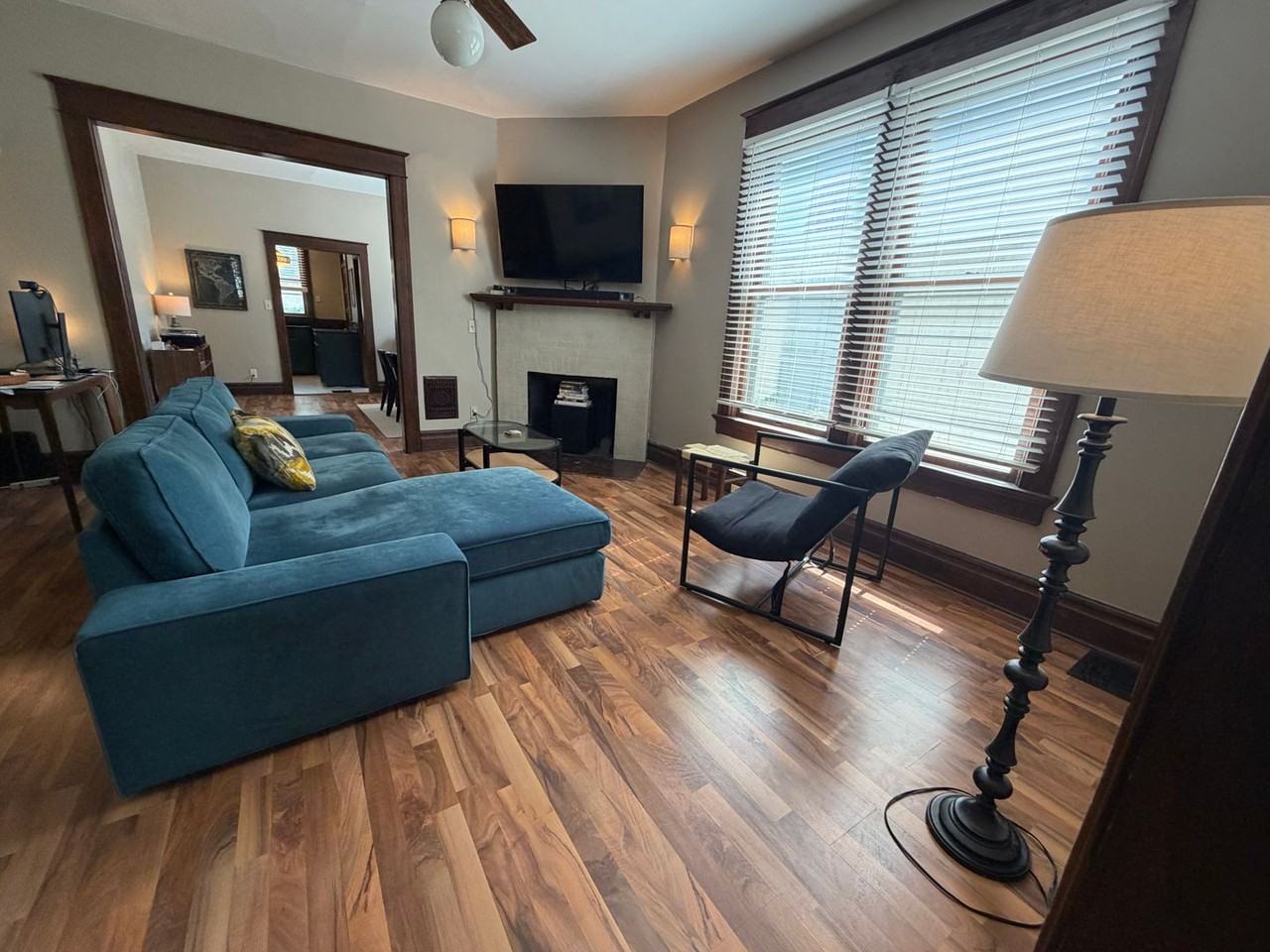 1125 W Jefferson Blvd - Photo 5 of 10