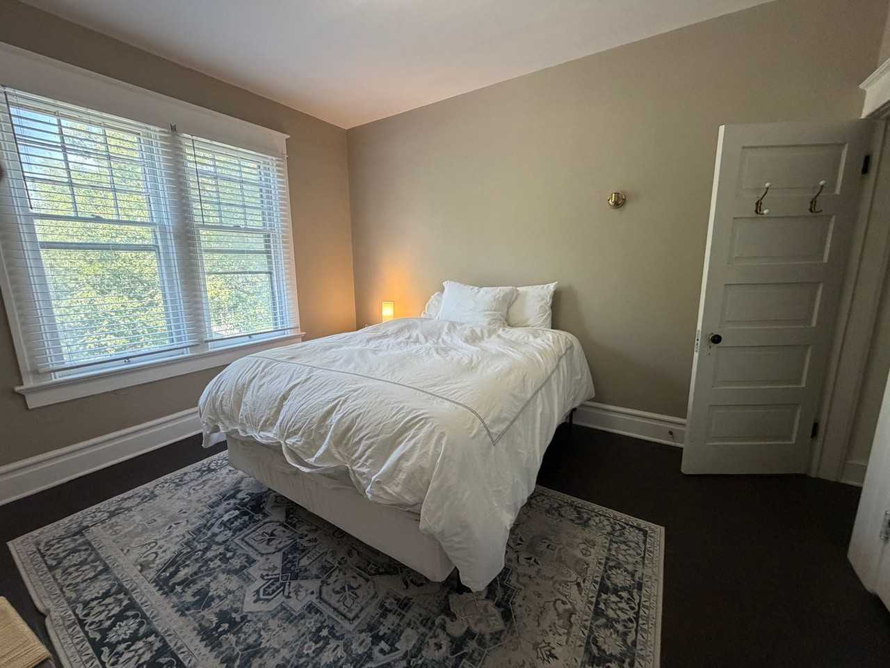 1125 W Jefferson Blvd - Photo 7 of 10