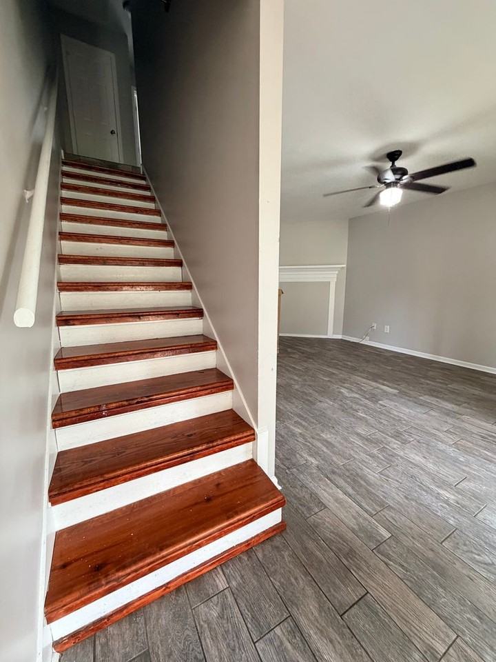 8702 White Rock Ln - Photo 6 of 13