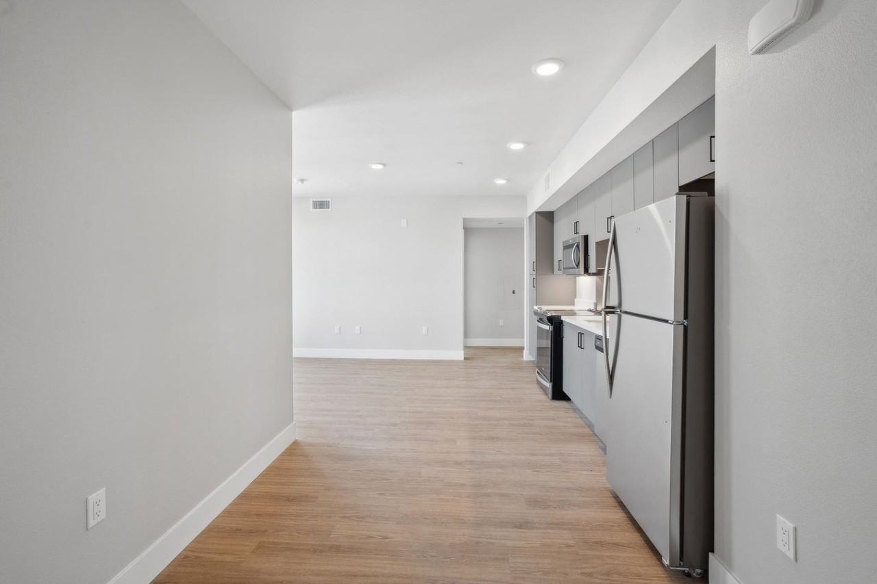 1p709 - 2480 Bancroft Way - The Edge - Photo 3 of 48