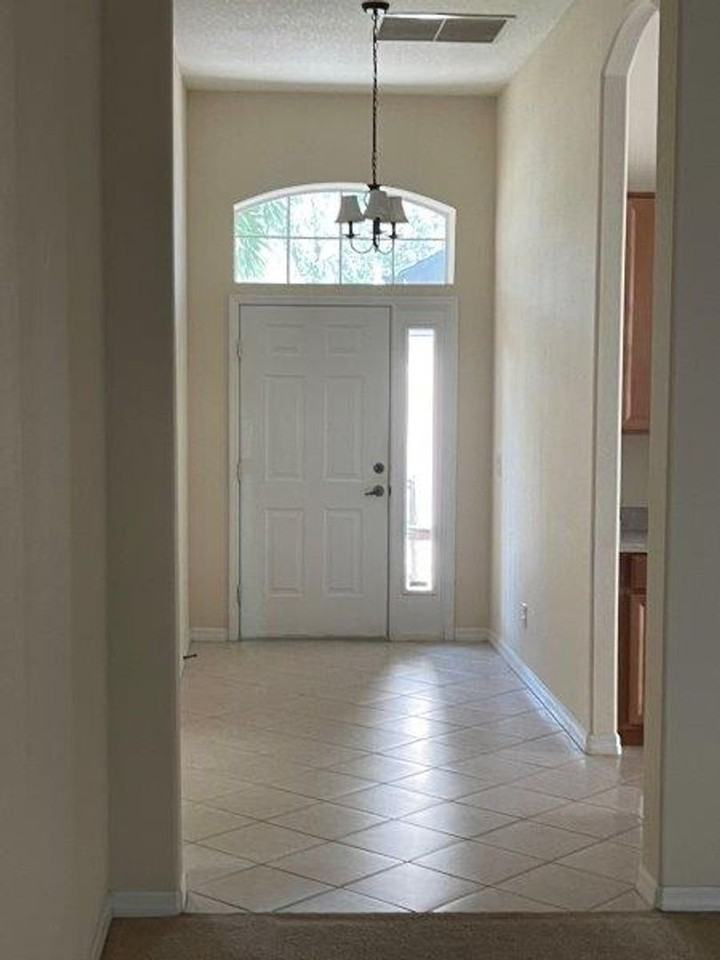 2362 Glasbern Cir - Photo 3 of 18