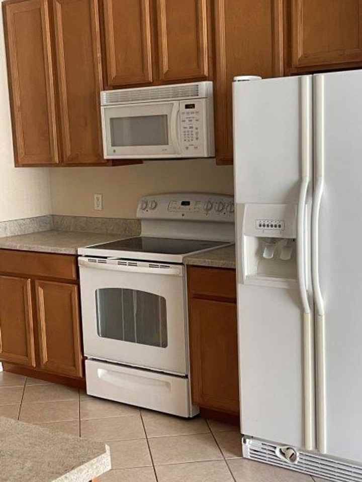 2362 Glasbern Cir - Photo 4 of 18