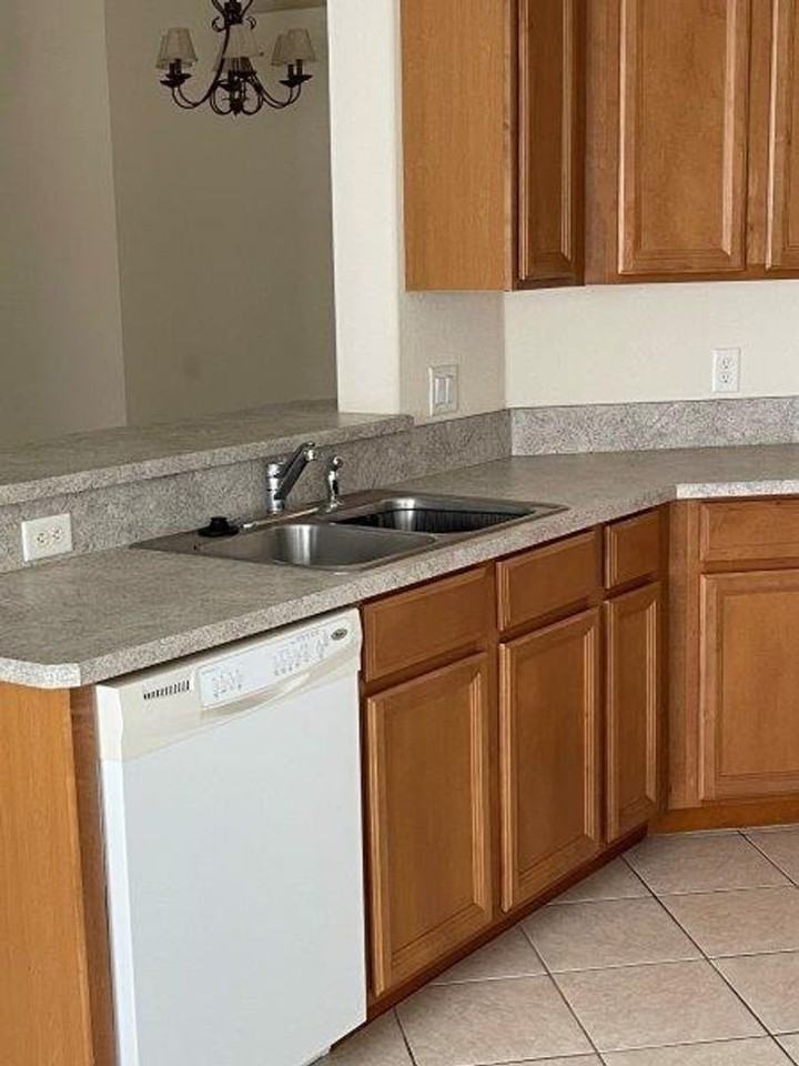 2362 Glasbern Cir - Photo 5 of 18