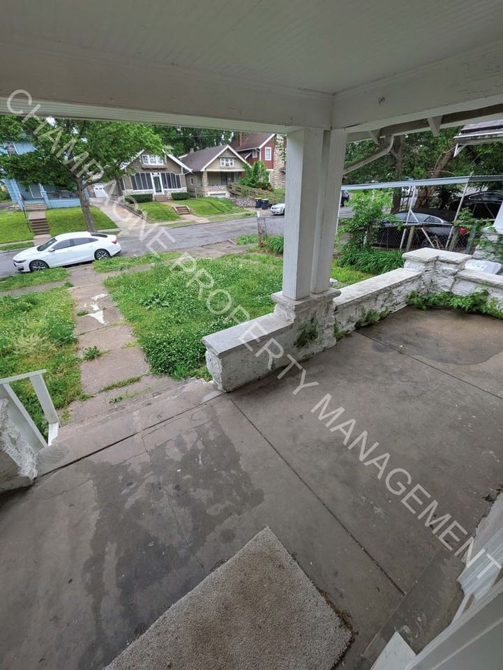 4026 Agnes Ave - Photo 2 of 17