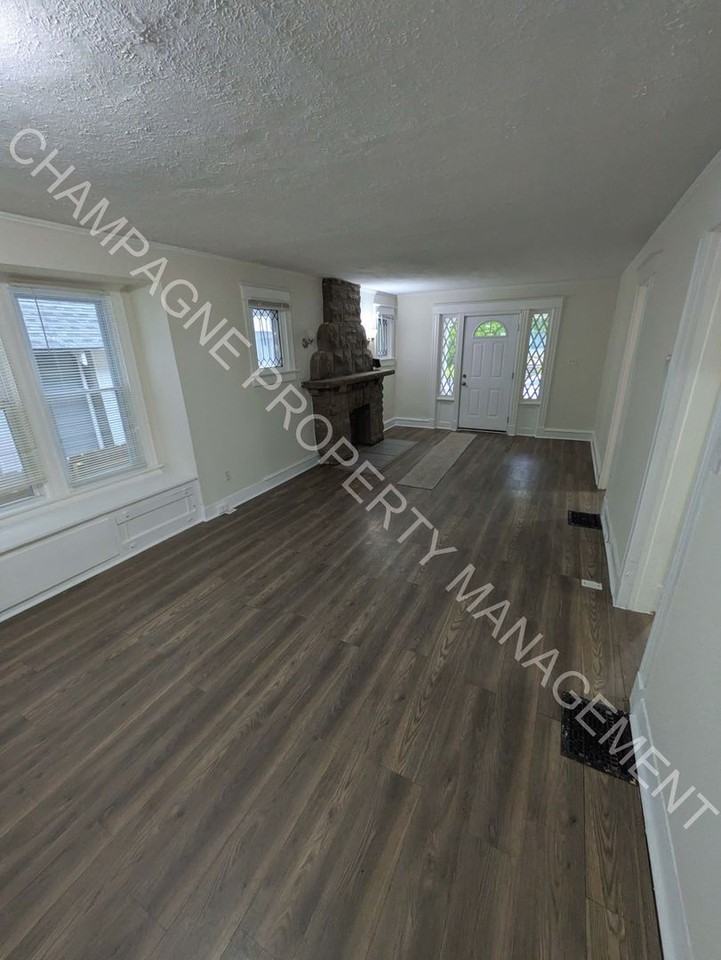 4026 Agnes Ave - Photo 4 of 17