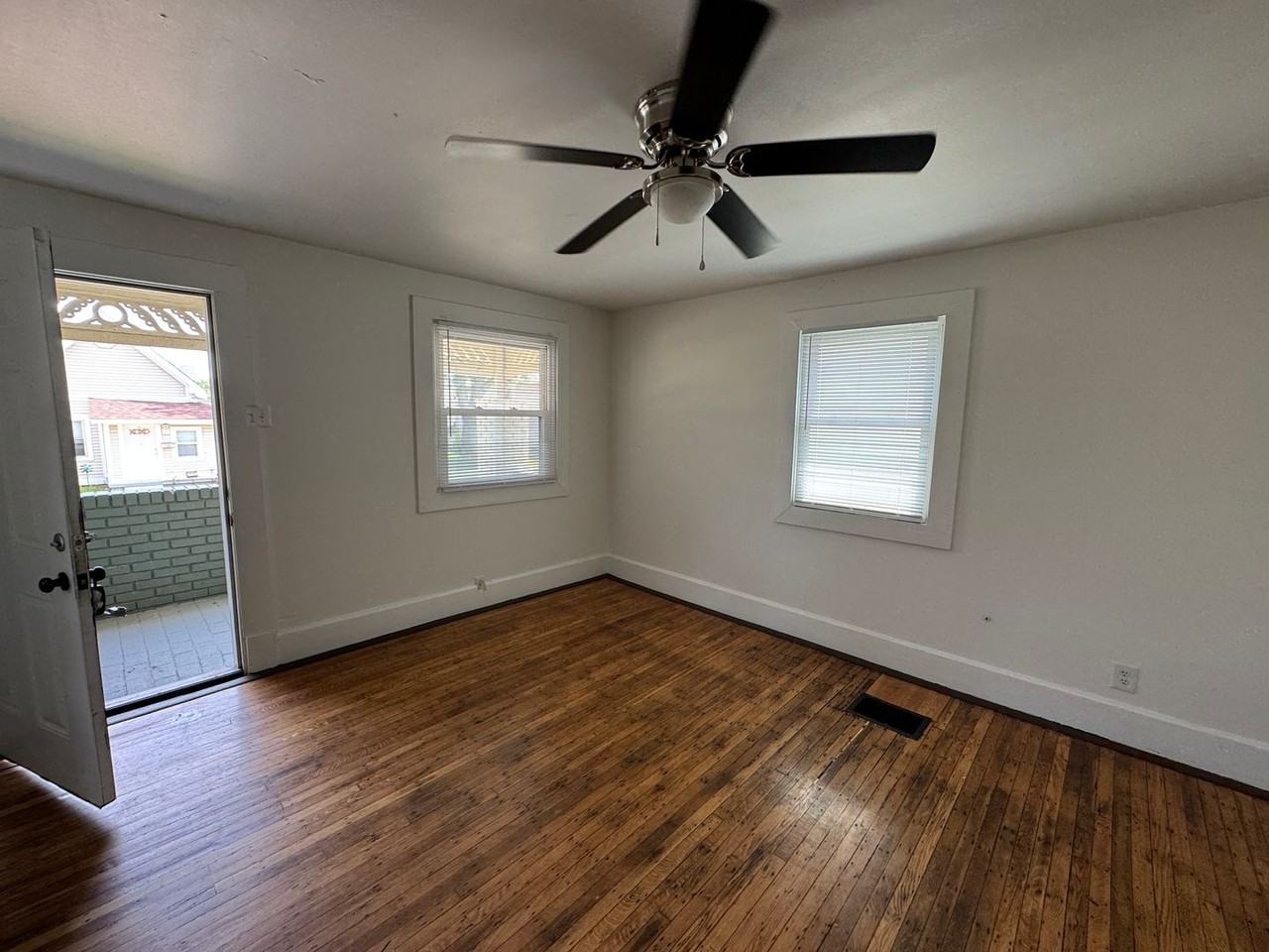 210 N Richland St - Photo 5 of 32