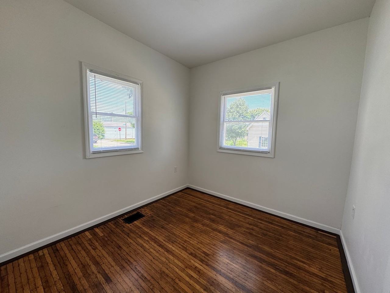 210 N Richland St - Photo 6 of 32