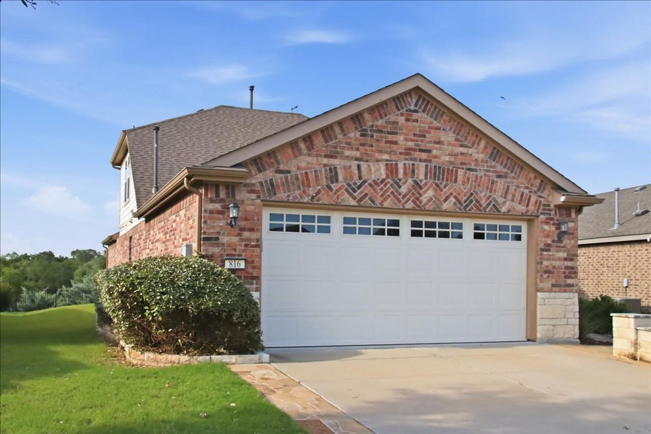 816 Hamilton Ln - Photo 3 of 44