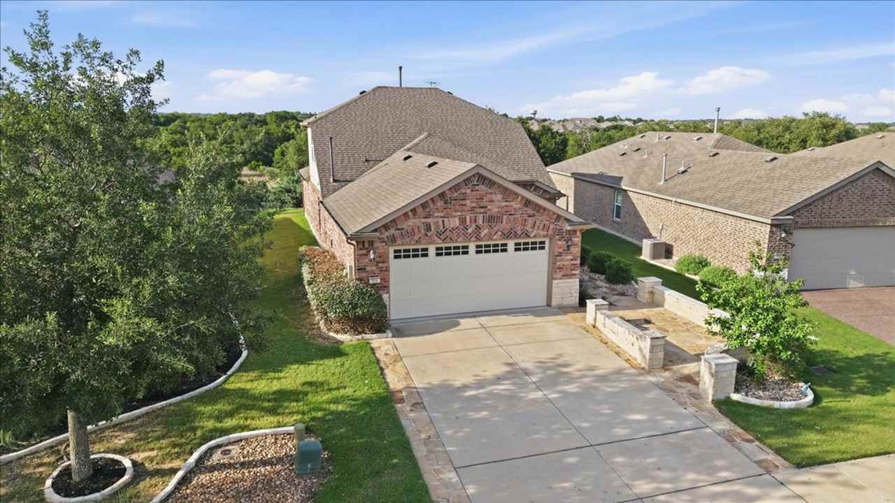 816 Hamilton Ln - Photo 4 of 44