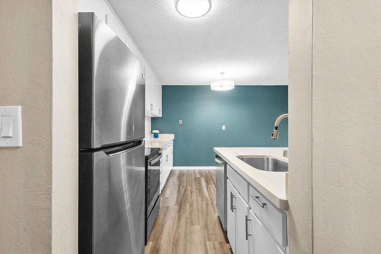960 Shorepoint Ct #205 - Photo 4 of 18