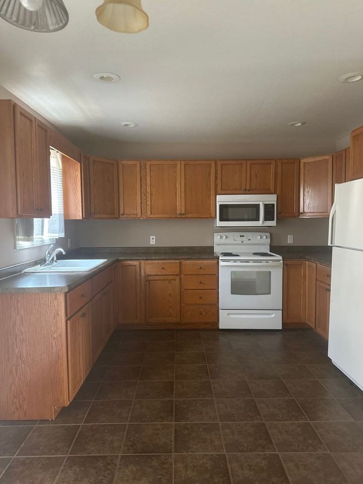 324 N 10th St - Photo 3 of 11