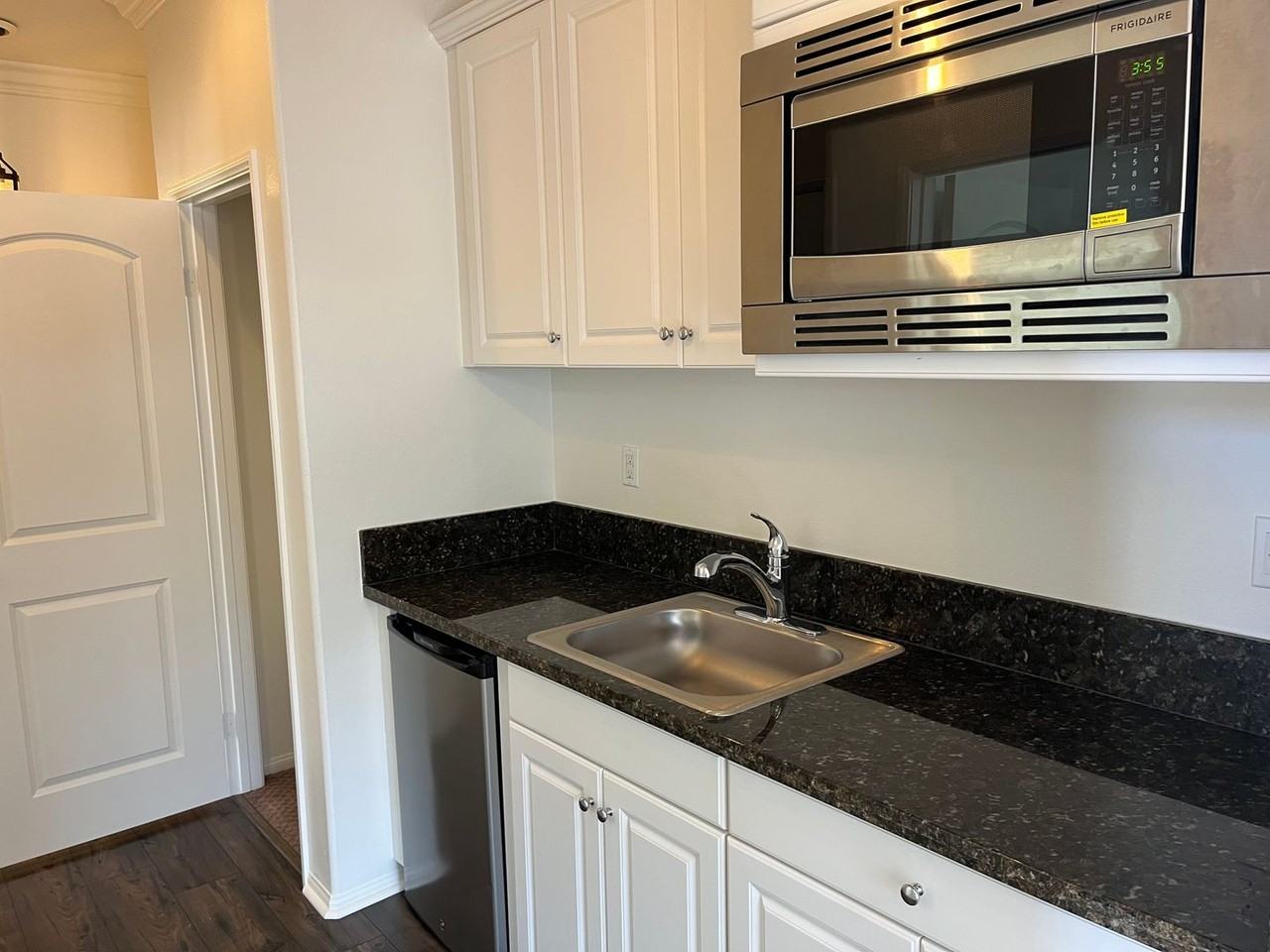 34770 Carina Pl - Photo 3 of 8