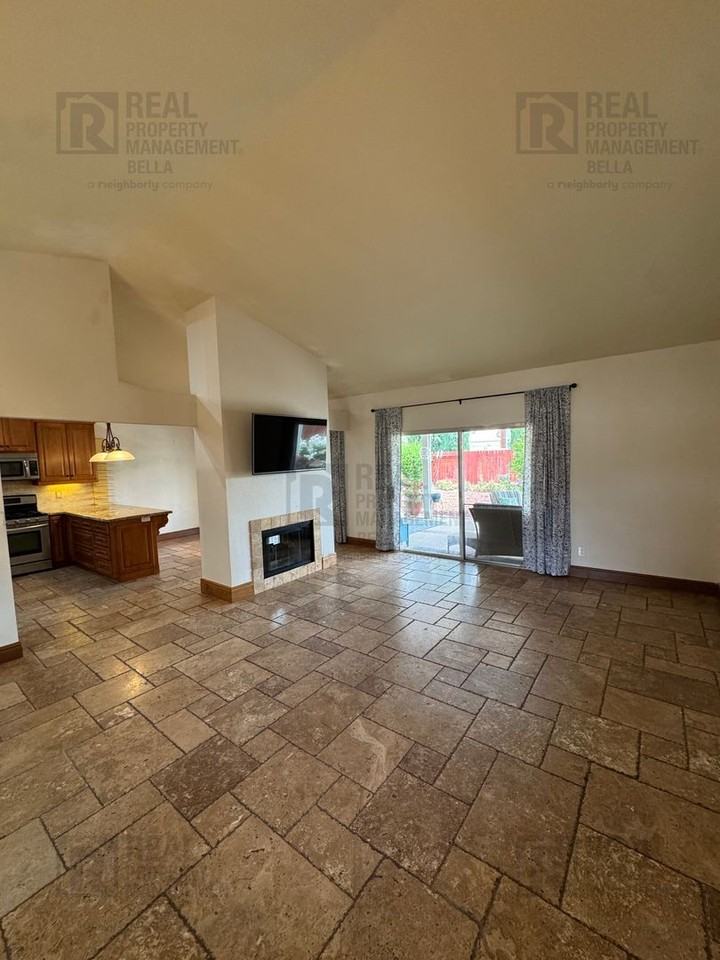 16517 Mountain St - Photo 2 of 42