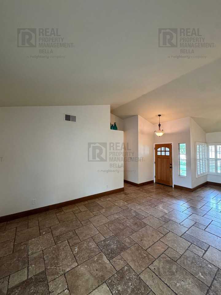 16517 Mountain St - Photo 4 of 42