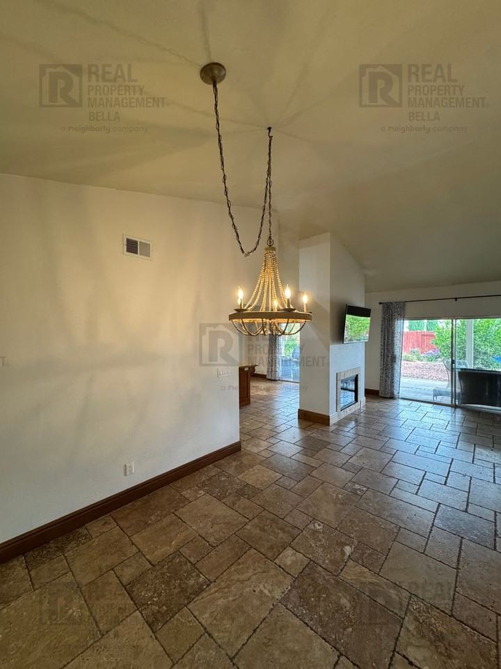 16517 Mountain St - Photo 6 of 42