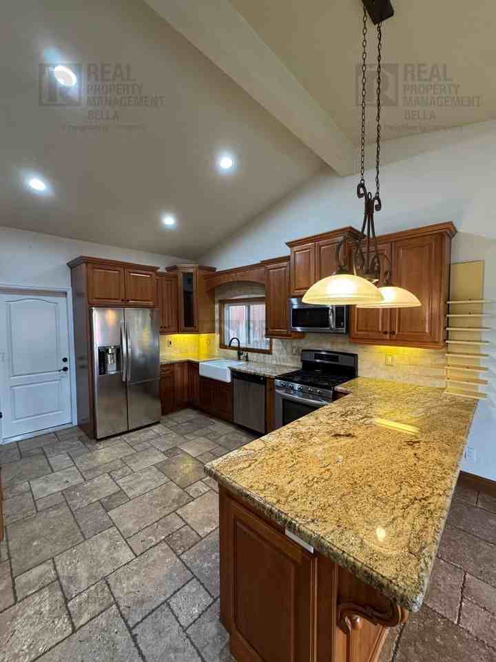 16517 Mountain St - Photo 7 of 42