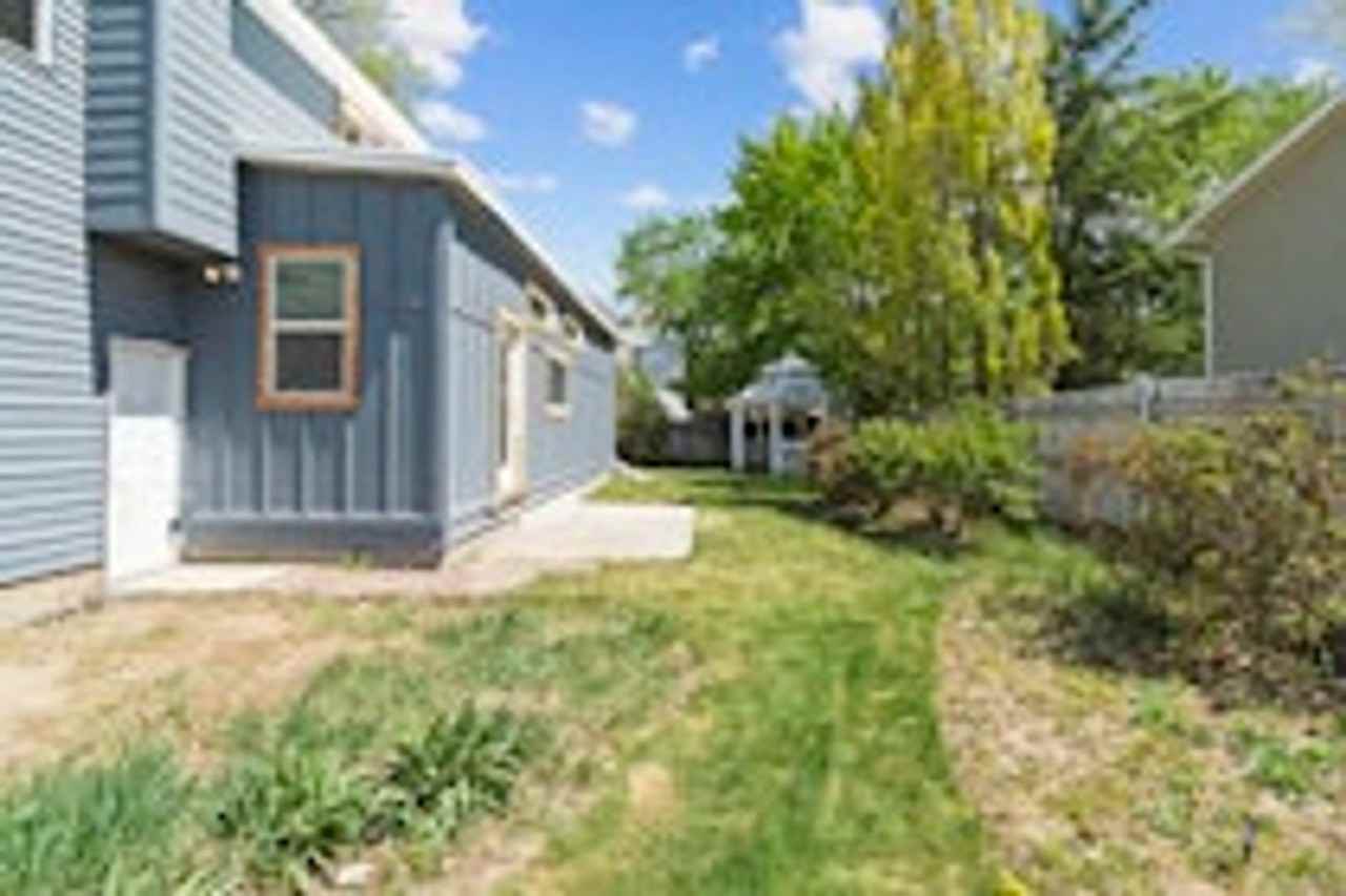 1630 E Ridgemark Dr - Photo 2 of 25