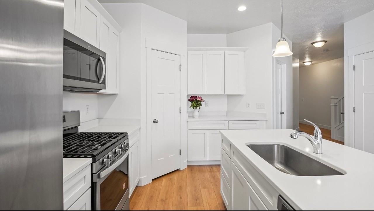 3988 W 1650 N - Photo 7 of 23
