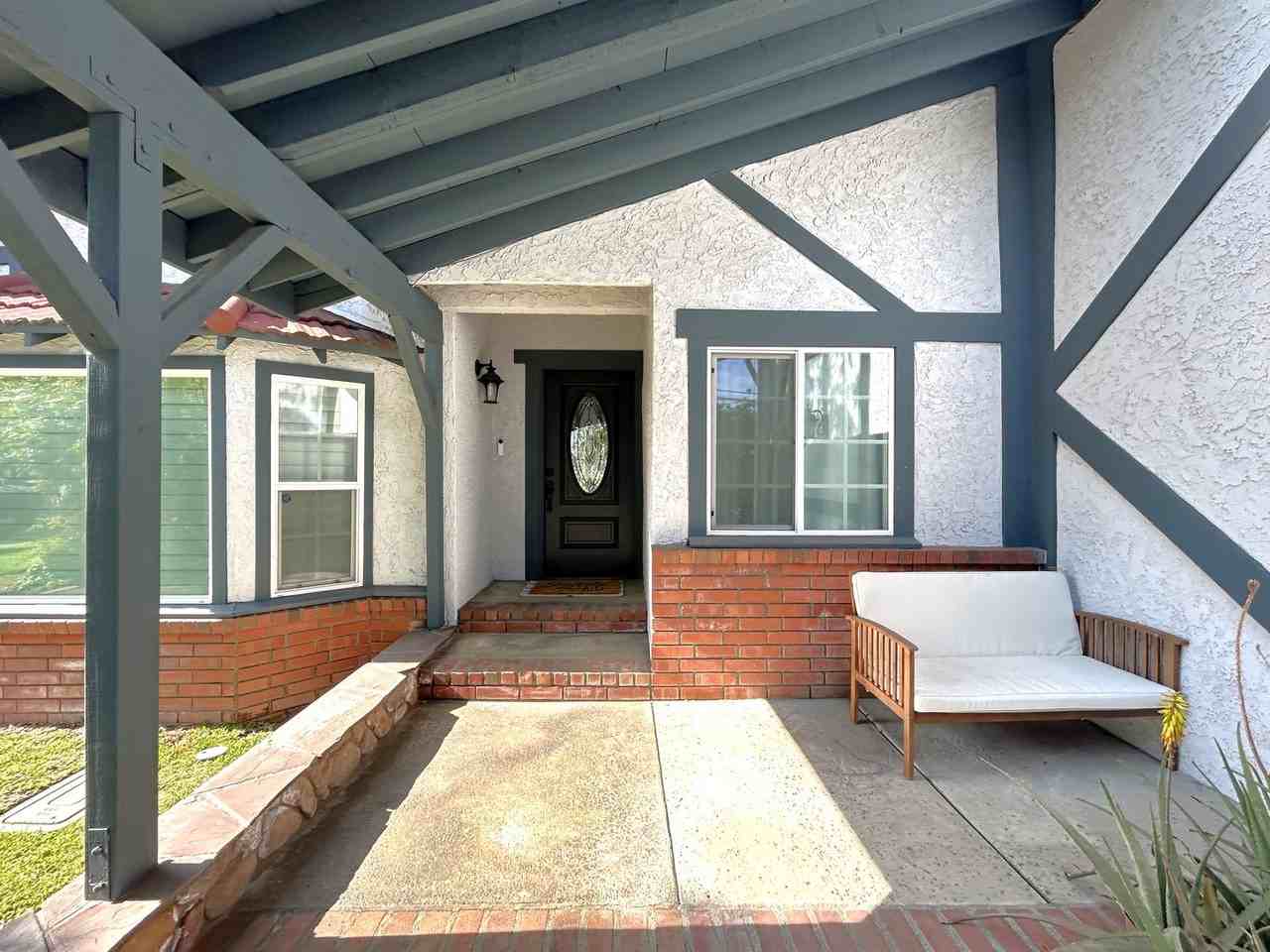 941 W 23rd St - Photo 3 of 30