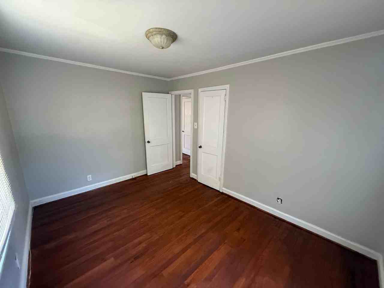305 N State St - Photo 2 of 11