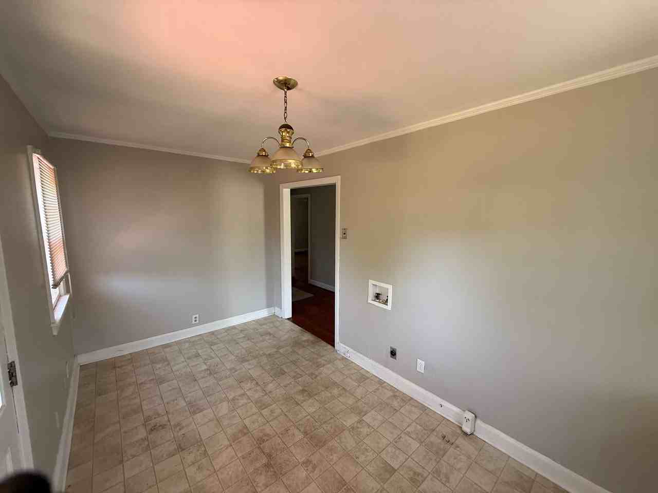 305 N State St - Photo 5 of 11