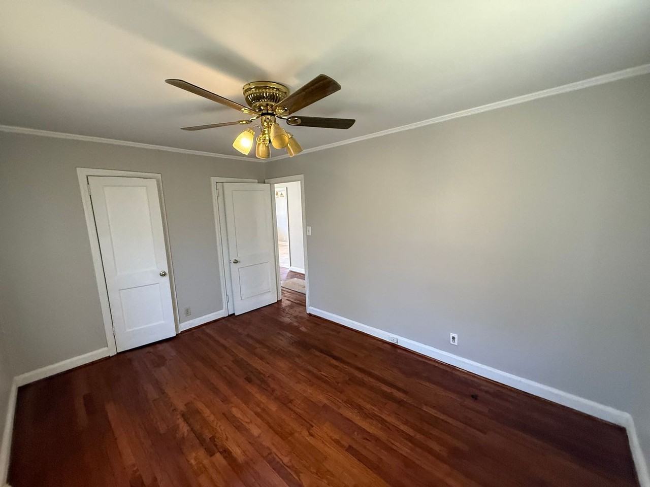 305 N State St - Photo 7 of 11